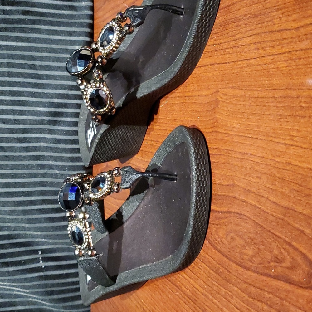 NWT Piarossini Wedge with dark stone
